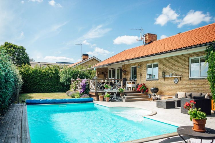 10. Byte av mansardtak takfonster pa villa
