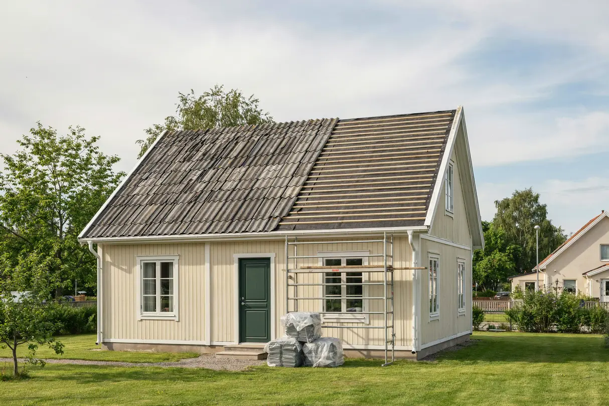 taksanering av eternit asbest renovering angelholm skane 1